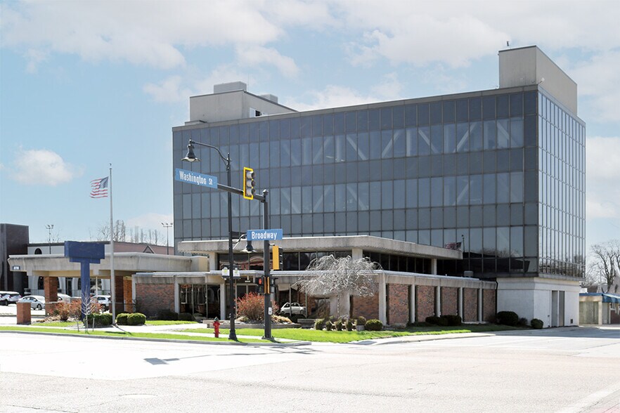 More Photos Of 1000 S Broadway, Highland Office For Lease