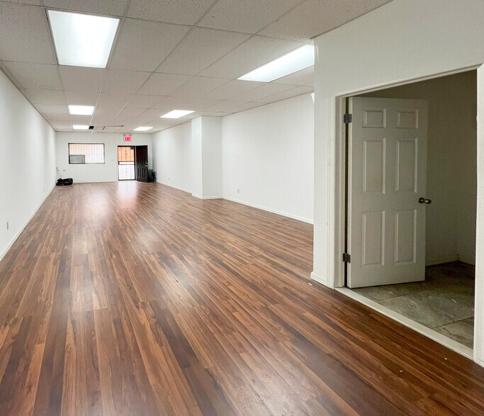 More Photos Of 295 Humboldt St, Brooklyn Storefront For Lease