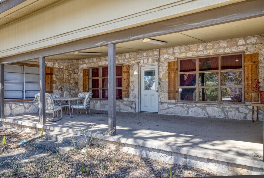 More Photos Of 49 Encino Dr, Concan Convenience Store For Sale