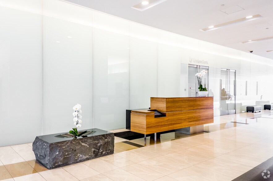 More Photos Of 1901 Avenue of the Stars, Los Angeles Office For Lease