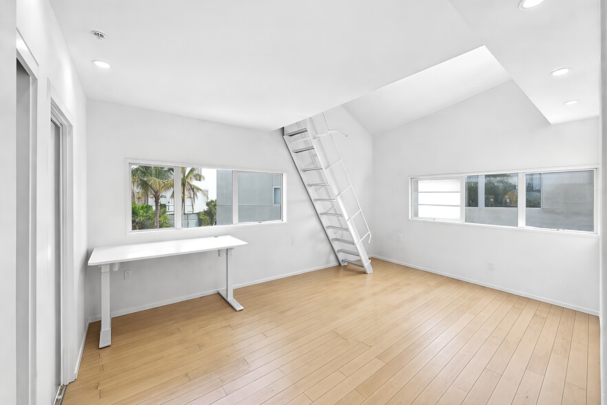 More Photos Of 2100 Abbot Kinney Blvd, Venice Loft Creative Space For Lease