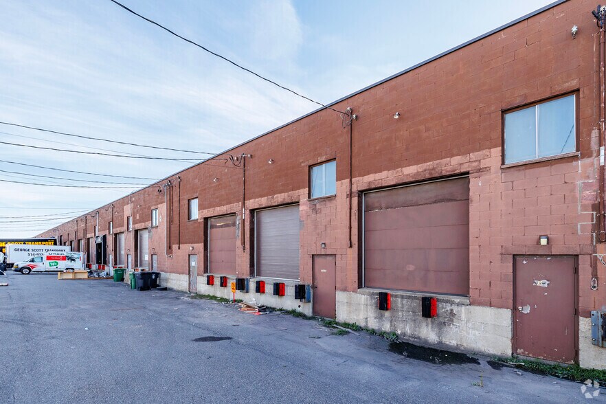 More Photos Of 2900-2990 Rue Halpern, Montréal Light Distribution For Lease