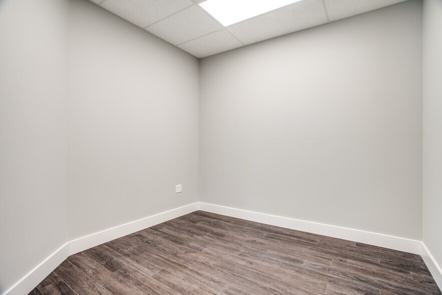 More Photos Of 2718 Virginia Cir, Denton Warehouse For Sale