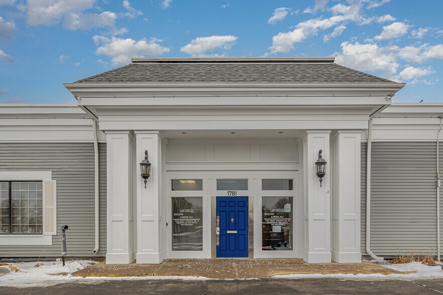 More Photos Of 1781 W County Road B, Saint Paul Office For Sale