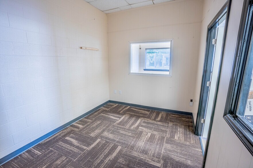 More Photos Of 902-904 Cleveland St, Durham Flex For Lease