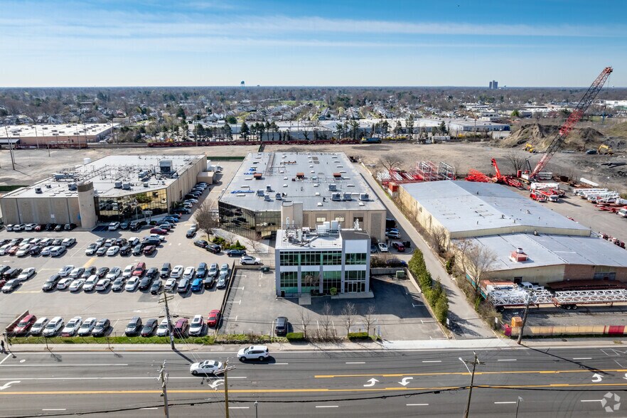 More Photos Of 399 W John St, Hicksville Office For Lease