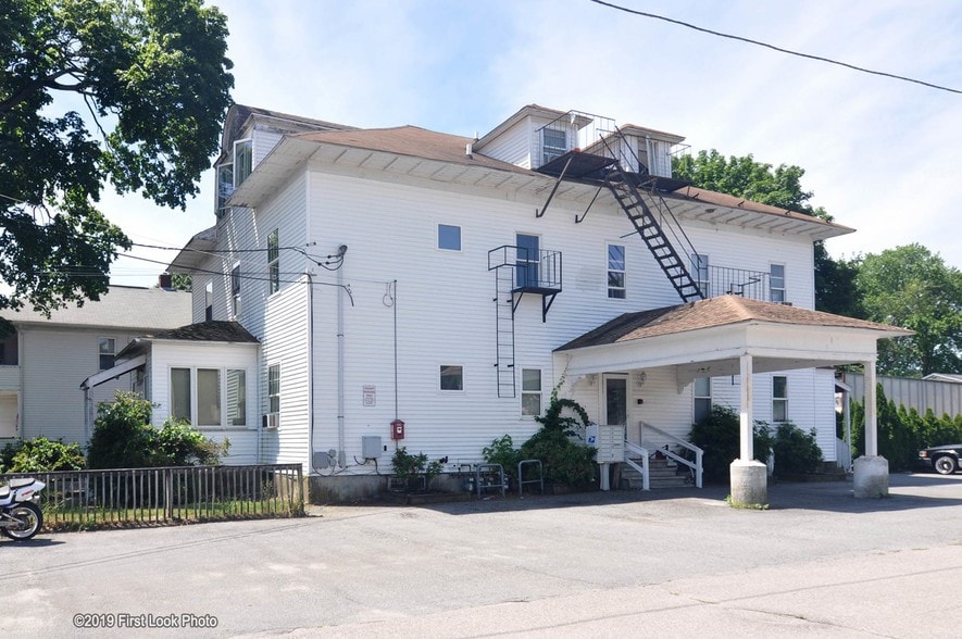 More Photos Of 82 Pond St, West Warwick Apartments For Sale