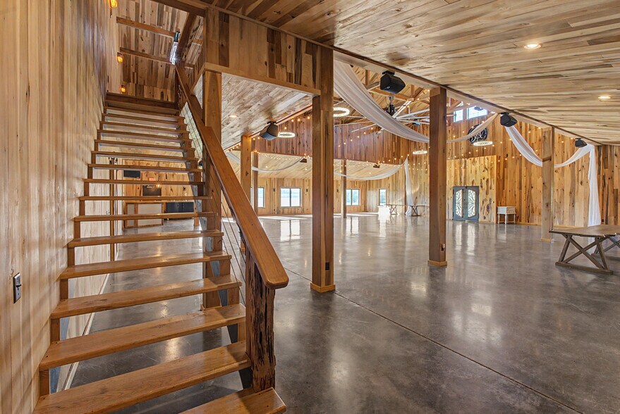 More Photos Of 11001 State Rte N, Scott City Specialty For Sale