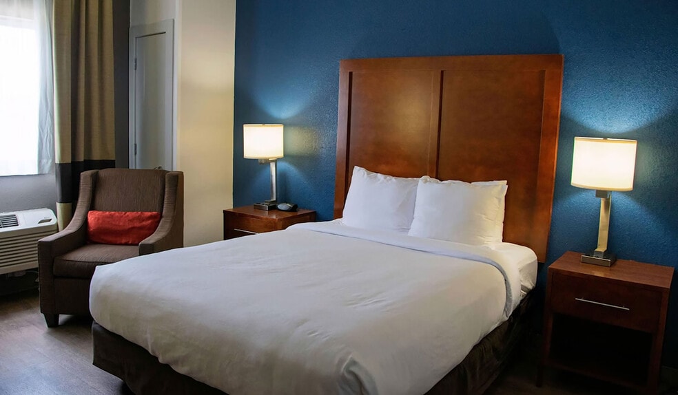 More Photos Of 214 W 9th St, Coralville Hotel For Sale