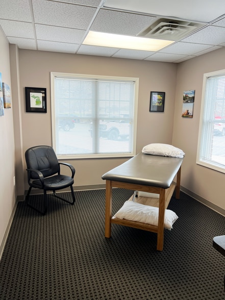 More Photos Of 10412 Allisonville Rd, Fishers Office For Sale