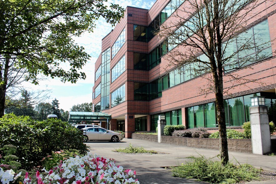 More Photos Of 9200 SE Sunnybrook Blvd, Clackamas Office For Lease