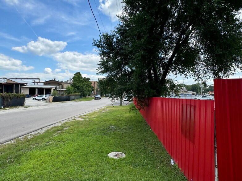 More Photos Of 644 W Park Ave, Aurora Truck Terminal For Sale