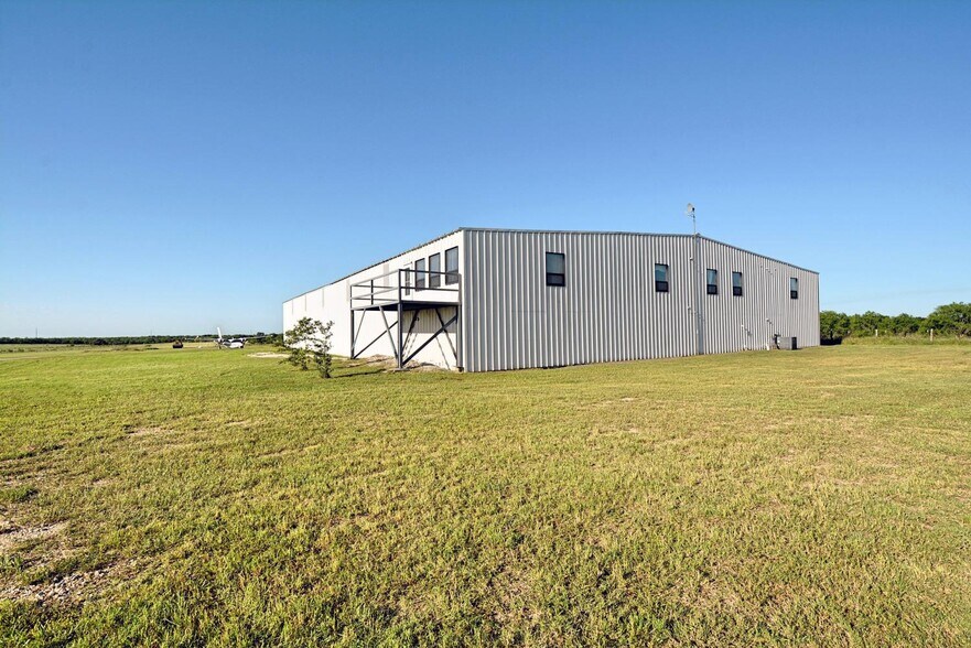 More Photos Of 4545 E FM 775, Seguin Manufacturing For Sale