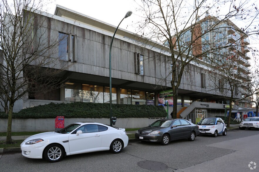 More Photos Of 1530-1538 7th Ave W, Vancouver Office For Lease