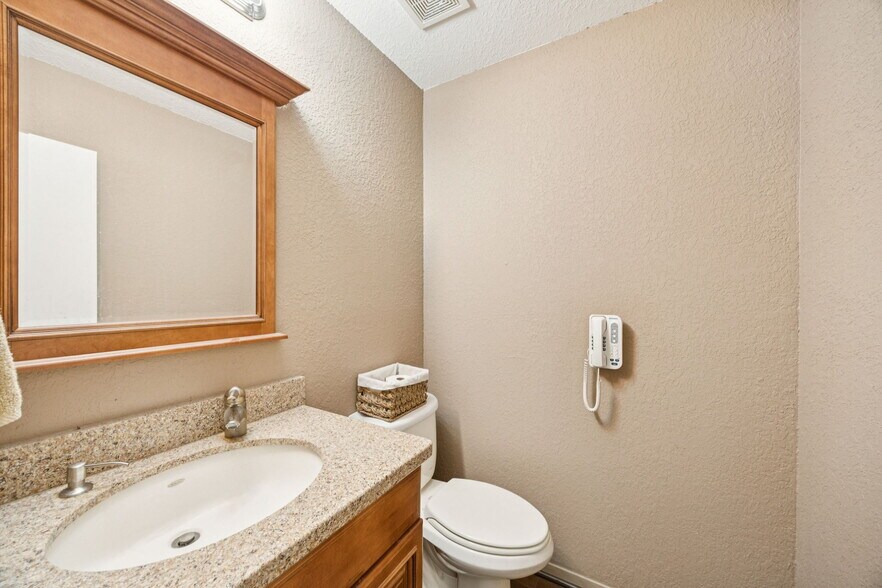 More Photos Of 930 Aviator Dr, Fort Worth Specialty For Sale