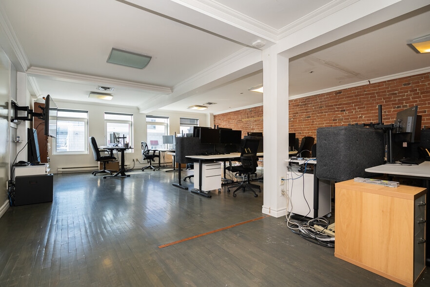 More Photos Of 1583 Rue Saint-Hubert, Montréal Medical For Sale
