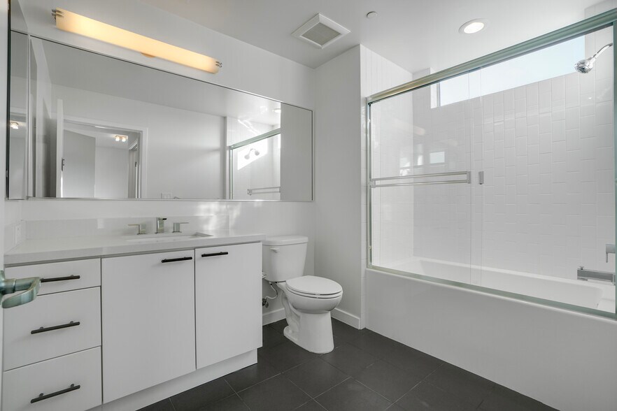 More Photos Of 525 Santa Monica Blvd, Santa Monica Apartments For Sale