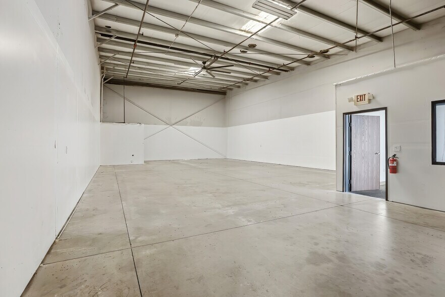 More Photos Of 2200-2248 MaryAnne Dr, Turlock Warehouse For Lease