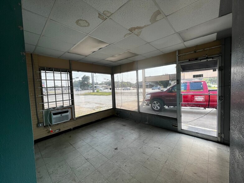 More Photos Of 1200 E Mulberry St, Angleton Auto Repair For Sale