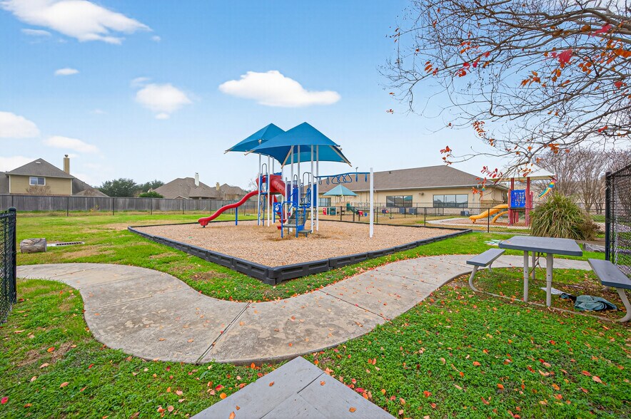 More Photos Of 8525 Queenston Blvd, Houston Freestanding For Sale