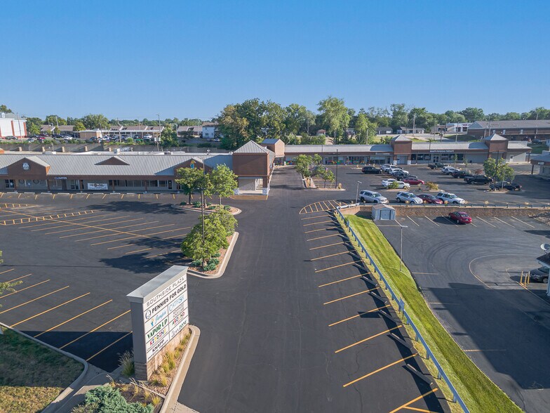 More Photos Of 800-862 SW Blue Pky, Lee's Summit Unknown For Lease