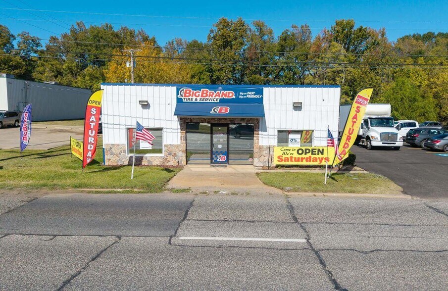 Primary Photo Of 1503 E Grand Ave, Marshall General Retail For Sale