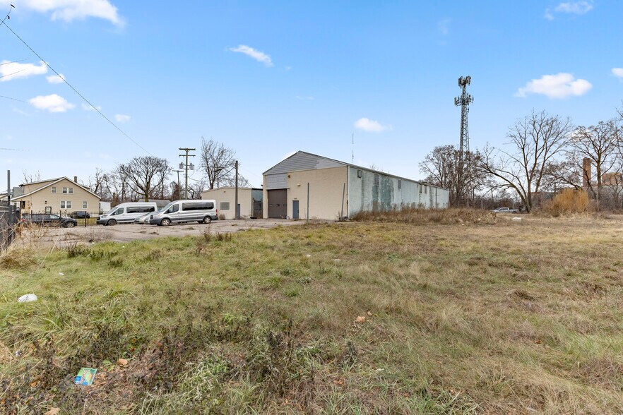 More Photos Of 15306 Rosa Parks Blvd, Detroit Warehouse For Sale