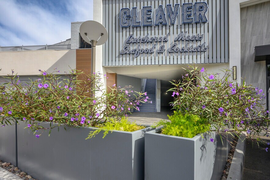 More Photos Of 3900-3910 Paradise Rd, Las Vegas Storefront Retail Office For Lease