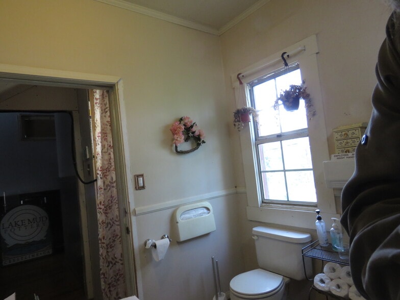 More Photos Of 23382 Crest Forest Dr, Crestline Freestanding For Sale