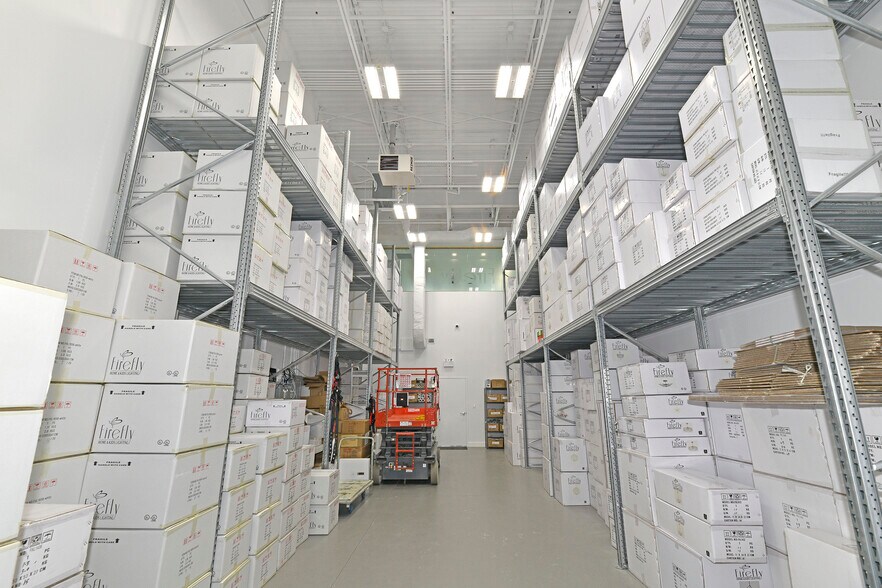 More Photos Of 200 Mostar St, Whitchurch-Stouffville Light Distribution For Lease