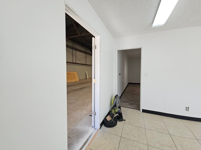 More Photos Of 3829 Rising Sun Rd, Bullhead City Distribution For Lease