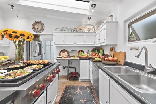 More Photos Of 21095 Raquel Rd, Laguna Beach Specialty For Sale