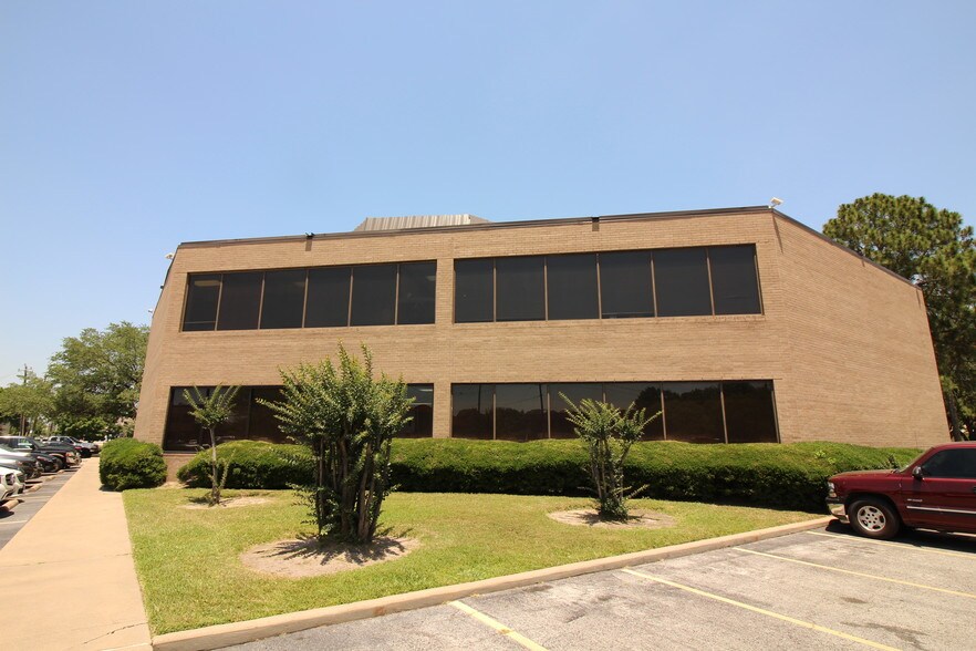 More Photos Of 7011 Harwin Dr, Houston Office For Sale