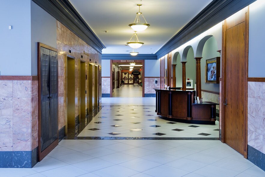 More Photos Of 325 W Main St, Louisville Unknown For Lease