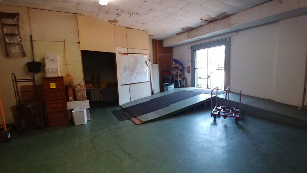 More Photos Of 1724 Bailey Ave, Jackson Freestanding For Lease