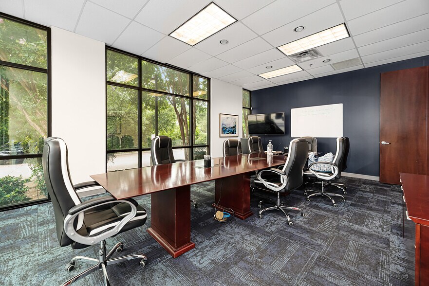 More Photos Of 8604 Greenville Ave, Dallas Office For Sale