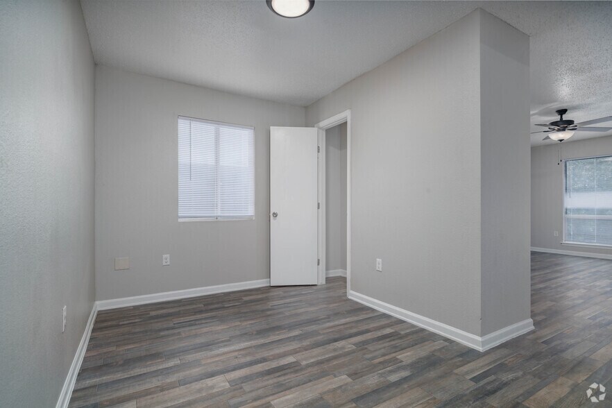 More Photos Of 3102 Hillcrest Dr, San Antonio Multifamily For Sale