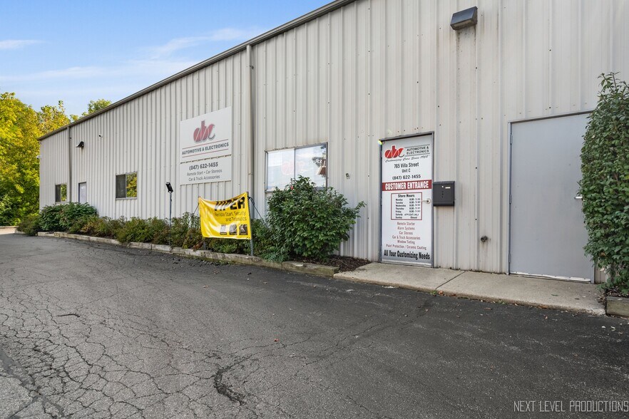 More Photos Of 765 Villa St, Elgin Warehouse For Lease