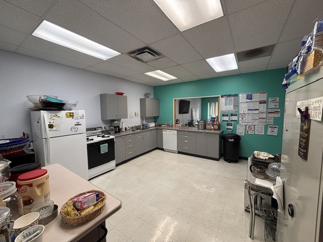 More Photos Of 452 N Switzer Canyon Dr, Flagstaff Showroom For Lease
