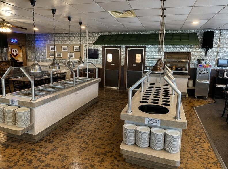 More Photos Of 701 N Crossroads, Leonard Restaurant For Sale