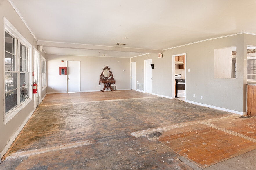 More Photos Of 104 E 5th St, Brady Office Residential For Sale
