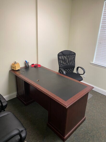 More Photos Of 12100-12128 Heritage Park Cir, Silver Spring Medical For Lease