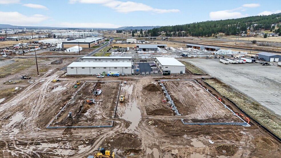 More Photos Of 4524 N Barker Rd, Spokane Valley Showroom For Lease