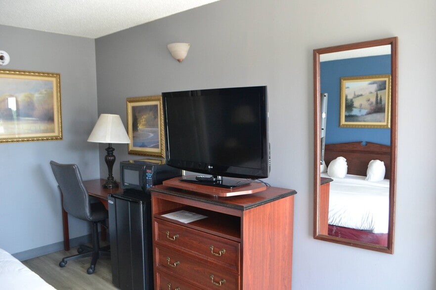 More Photos Of 100 PM Watson Dr, Dublin Hotel For Sale