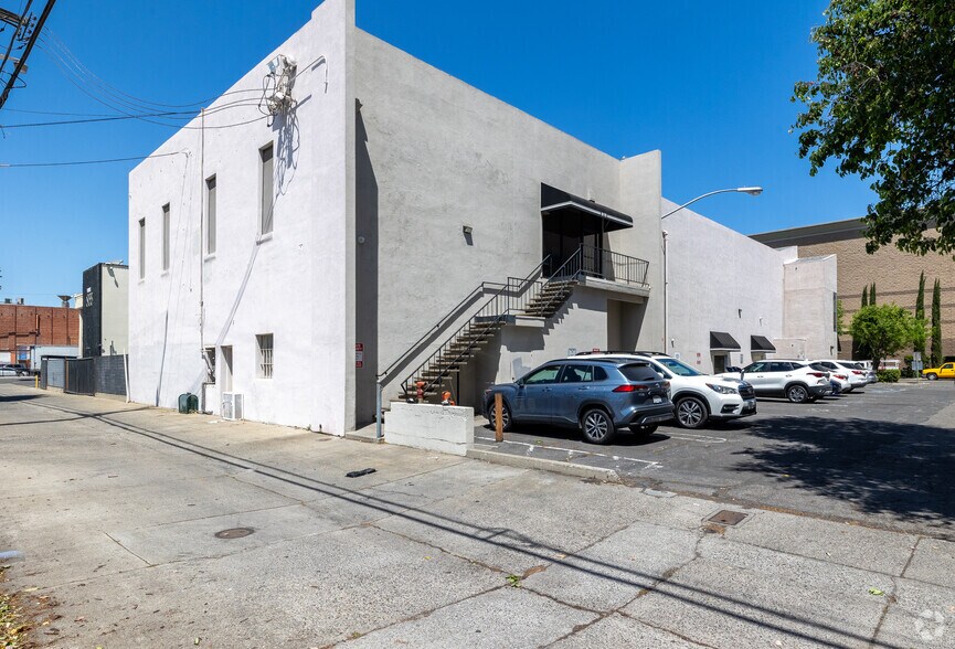 More Photos Of 817-819 10th St, Modesto Office For Lease