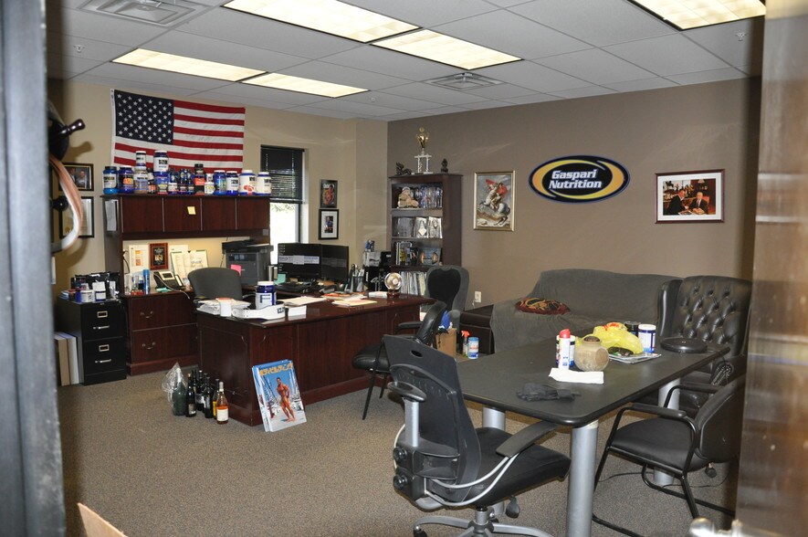 More Photos Of 585 Prospect St, Lakewood Warehouse For Lease