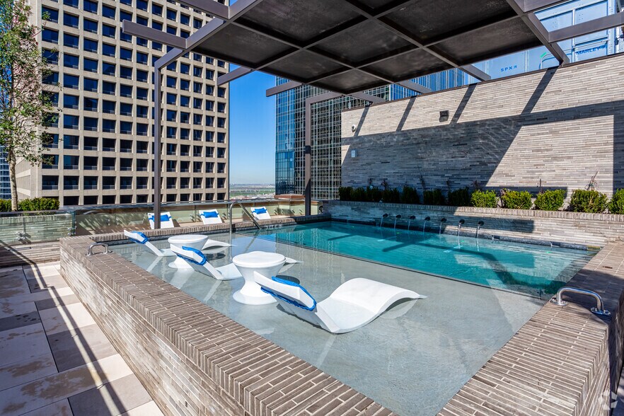 More Photos Of 1309 Main St, Dallas Multifamily For Sale