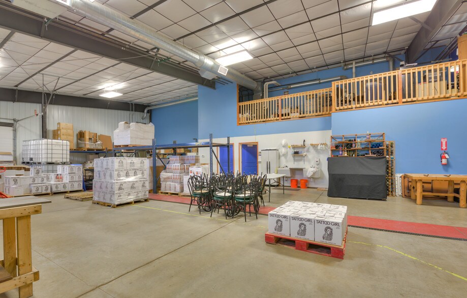 More Photos Of 5646 W Harrier Dr, Missoula Showroom For Sale