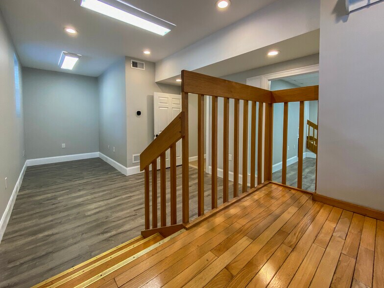 More Photos Of 12 Library St, Framingham Office For Lease