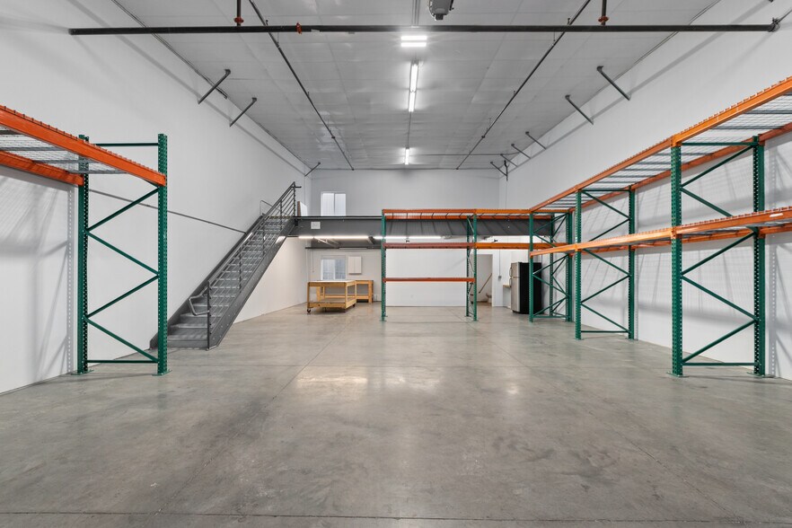 More Photos Of 1985 Alpine Way, Bellingham Warehouse For Sale